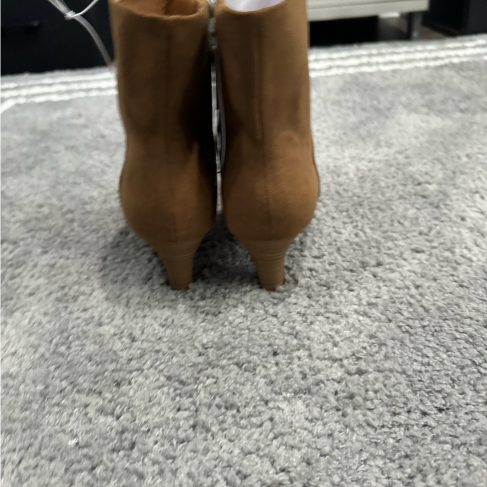 Boots - Picture 4 of 5